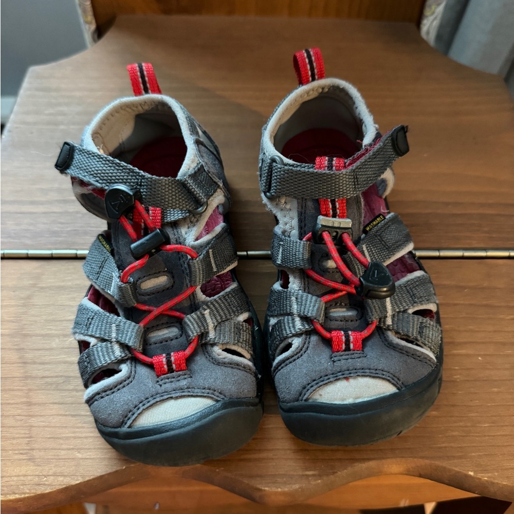 Little kids Keen sandals- size 10